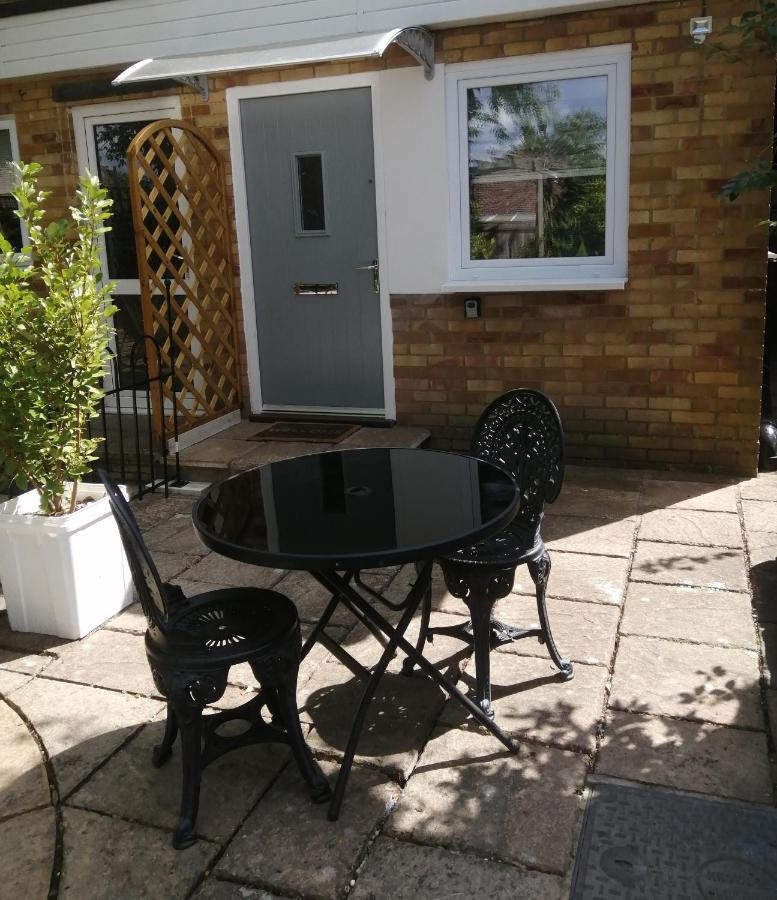 Quest Fulfiller - Near General Hospital, Free Parking & Garden Apartment Southampton Exterior foto